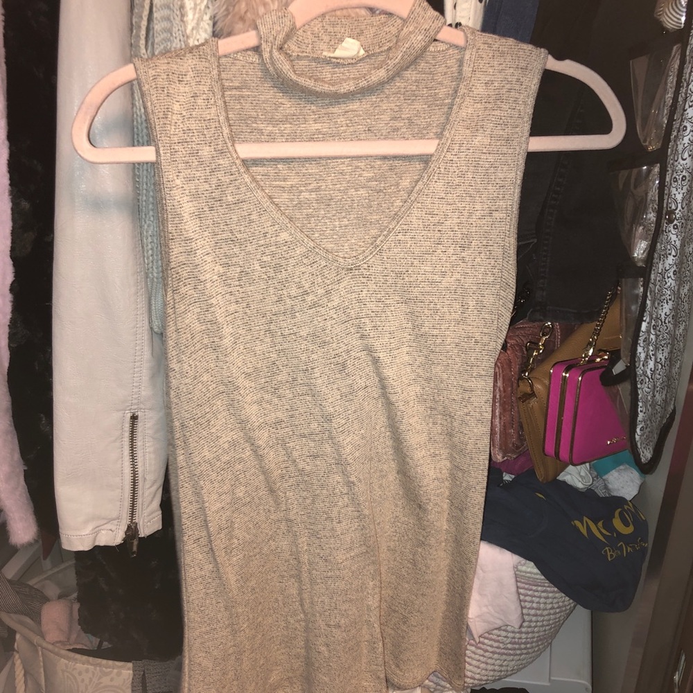 sleeveless top